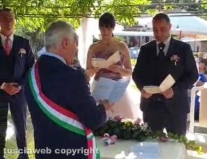Elena Vestri e il facchino di Santa Rosa Simone Fraccaro sposi