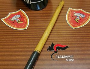Terni - Carabinieri - Il manganello con la scritta"Scoccia capocce"
