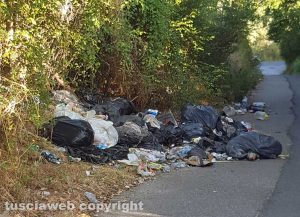 Viterbo - La Quercia - Rifiuti abbandonati