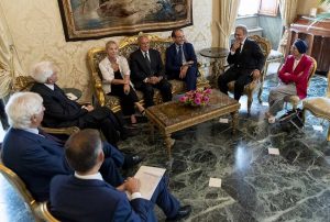 Roma - Il gruppo misto del Senato durante le consultazioni al QuirinaleRoma - Il gruppo misto del Senato durante le consultazioni al Quirinale