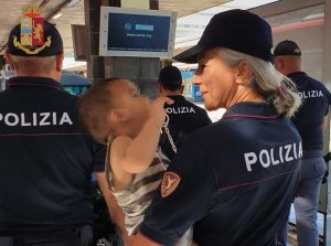 Fiumicino - Il piccolo recuperato alla Termini dalla Polfer