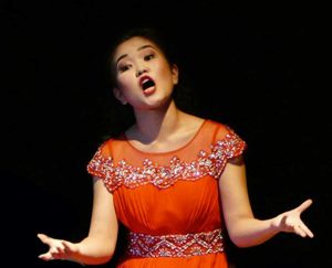La cantante Aiko MiyamotoLa cantante Aiko Miyamoto