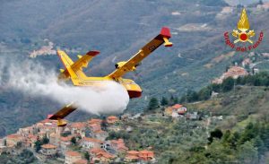 Un canadair in azione