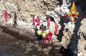 San Vero Milis - I vigili del fuoco soccorrono il 14enne caduto dalla scogliera