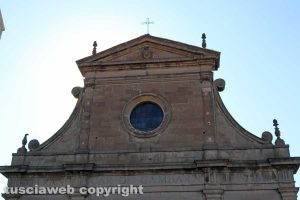 Viterbo - Cattedrale di san Lorenzo - Le fiaccole del duomo