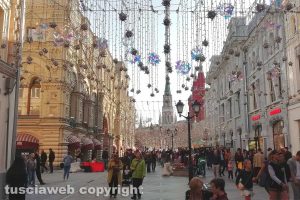Mosca - Il Cremlino sullo sfondo di Nikolskaya Ulitsa