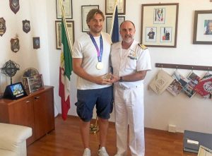 Civitavecchia - Vincenzo Leone con il campione di pallanuoto Marco Del Lungo