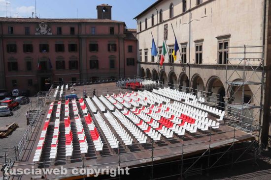 Viterbo - Santa Rosa - Le sedie a piazza del Comune