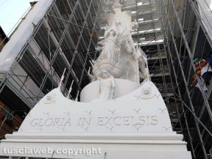 Il montaggio di Gloria a San Sisto