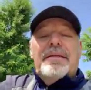 Zocca - Vasco Rossi in un campo di di cannabis light