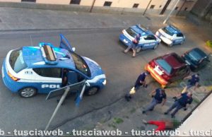 Viterbo - L'intervento della polizia in via Lorenzo da Viterbo