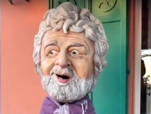 Beppe Grillo col testone