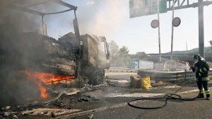 Orte - Camion in fiamme allo svincolo autostradale