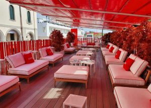 Lounge Campari alla Mostra del cinema a Venezia allestito da Unopiù