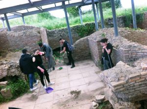 Gli studenti del liceo Midossi di Vignanello a Ferento