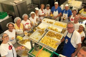 San Lorenzo nuovo - I volontari della sagra degli Gnocchi