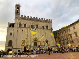 Le sbandieratrici e gli sbandieratori Città di Viterbo a Gubbio
