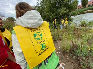 Raccolti ingombranti, biciclette, bottiglie di vetro e plastica