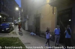 Viterbo - Lite in via Cairoli - I negozianti protestano spegnendo le luci