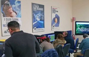 Allievi nell'aula di informatica di Cna