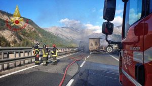 Torino - Incidente tra tir sull'autostrada Torino-Bardonecchia