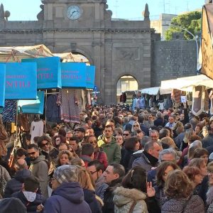 Gli ambulanti di Forte dei Marmi a Viterbo