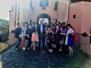 Latera - Gli operatori turistici asiatici ricevuti dal sindaco Di Biagi