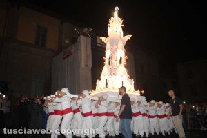 Santa Rosa - La minimacchina del centro storico Luce di Rosa incanta i viterbesi