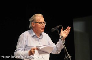 Viterbo - Vittorio Sgarbi racconta Leonardo da Vinci al teatro Caffeina