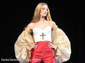 Viterbo - La sfilata di "Donne in opera"