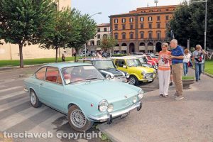 Viterbo - Raduno di auto e moto d'epoca a piazza della Rocca