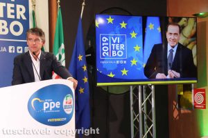 Viterbo - La telefonata di Berlusconi alla convention Forza Italia