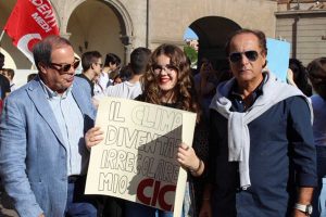 La Cisl in piazza con gli studenti
