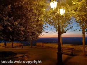 Giove - La Tuscia al tramonto vista dall'Umbria - Foto di Moira Buzzicotti