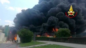 Avellino - Esplosione in una fabbrica di batterie d'auto