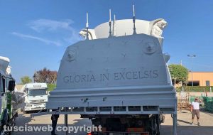 Gloria al capannone sulla Tuscanese