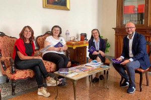 Viterbo - Mauro Rotelli dona 200 copie della Costituzione ai ragazzi dell'istituto Merlini