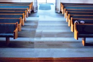 Una chiesa - I banchi