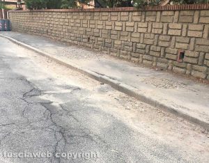 Viterbo - Manto stradale e marciapiedi di via Nino Bixio