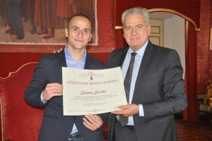 Sport - Arti marziali - Il sindaco Arena consegna un attestato di merito a Bertini