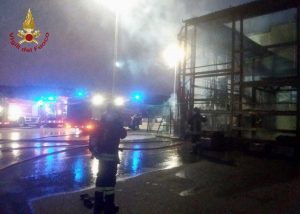 Squillace - Attività commerciali in fiamme