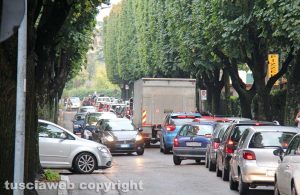 Viterbo - Traffico a viale Bruno Buozzi