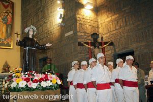 Viterbo - La processione per la donazione della statua di Santa Rosa al quartiere Pilastro