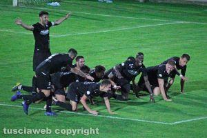 Sport - Calcio - Viterbese - L'esultanza dei gialloblù dopo il gol di Tounkara
