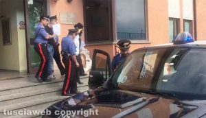 Ronciglione - Operazione antidroga dei carabinieri - Gli arrestati all'uscita della caserma