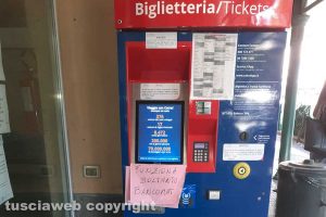 Viterbo - La macchinetta dei biglietti al capolinea Cotral al Riello