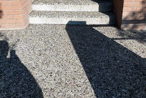 Montalto di Castro - L'esterno del centro diurno per disabili Regina Pacis coperto di guano