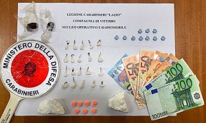 La droga e i soldi sequestrati