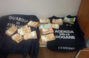 Civitavecchia - I contanti scoperti in una macchina
