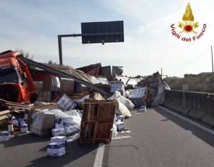 Grosseto - Scontro camion-tir sull'Aurelia